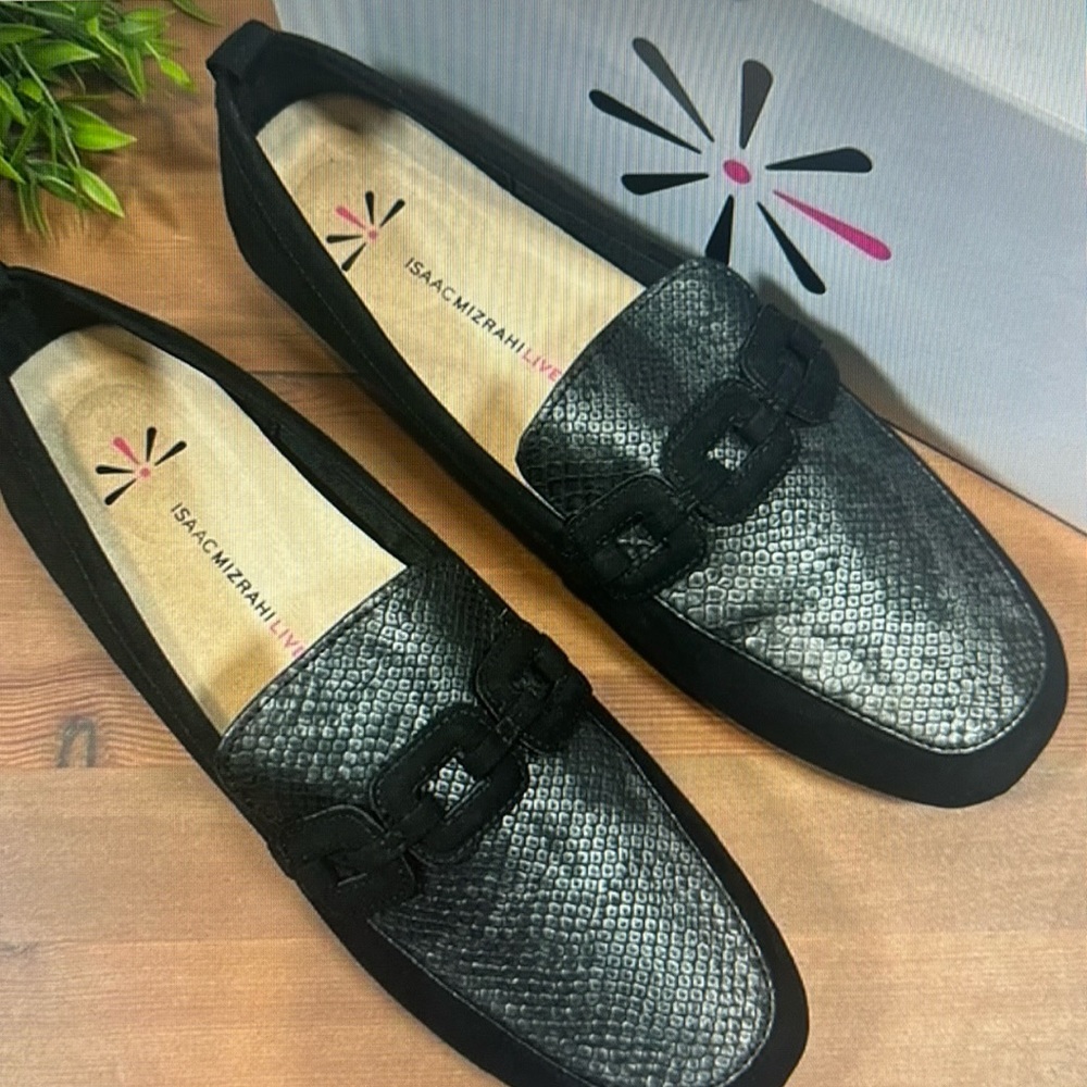 NWB Issac Mizrahi Live Women’s Black Suede shoe/Moccasin.  Size 6-1/2